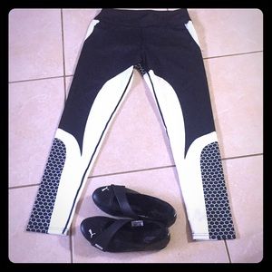 Yoga pants back/white New XL can fit Large